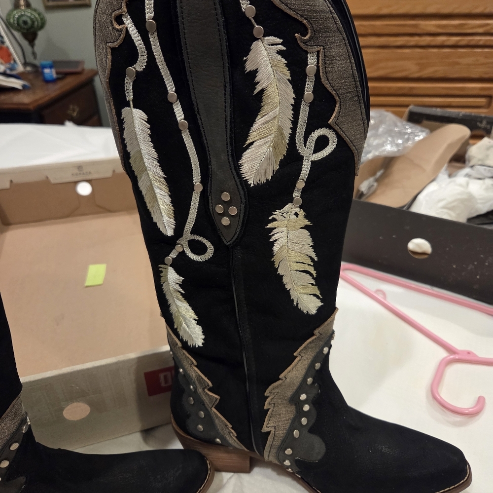 Dingo Boots - image 2